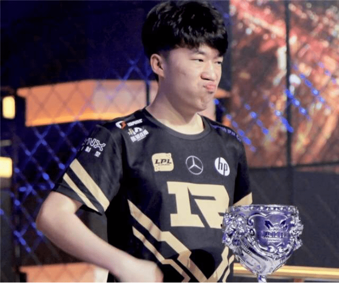 旧记得他燃 旧记得他燃